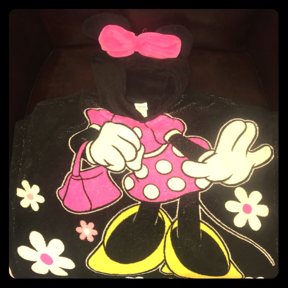 Girls Fuzzy Minnie Mouse poncho